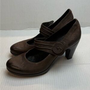 Mjus Women's Brown Mary Jane Heels with Button Strap size 40